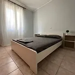 Center * ليكسوري